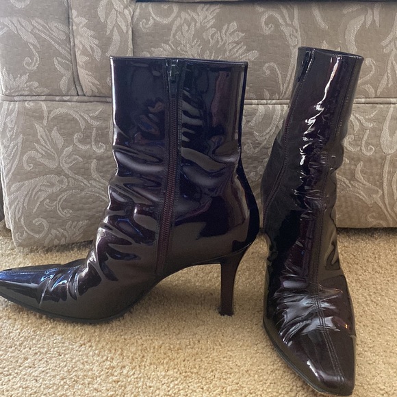 Stuart Weitzman Burgundy Patent Booties- Size 9 - Picture 2 of 6
